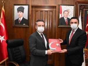 Vali Aksoy’a, İl Müdürü Turan’dan anlamlı katalog