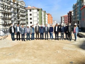 Başkan Çınar, Yakınca deprem konutlarını inceledi