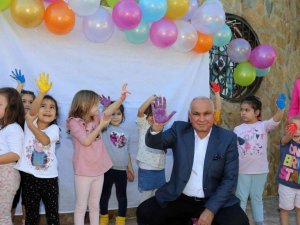 Minik elleriyle lösemiye dikkat çektiler