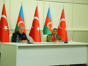 Azerbaycan Savunma Bakanı Hasanov: “Azerbaycan ordusunu, Türk Silahlı Kuvvetleri’nin modeline uygun olarak düzenliyoruz”