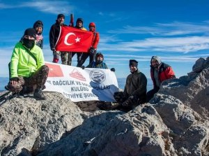 Fethiyeli dağcılardan Ata’ya saygı yürüyüşü