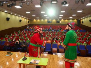 Çocuklar masal kahramanlarıyla buluştu