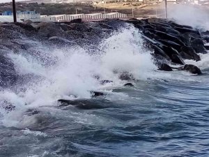 Bandırma’da sis yerini fırtınaya bıraktı.