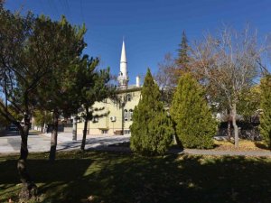 Selçuklu’da cami avluları yeşile büründü