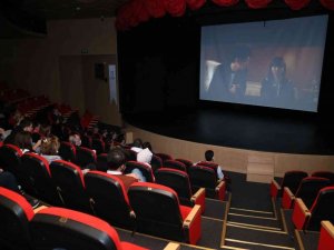 Mısır ve gazoz eşliğinde film keyfi