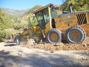 Alanya’nın batı mahallelerinde hummalı yol ve kaldırım çalışması