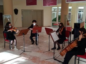 Anadolu Üniversitesi’nde devam eden Fuaye Konserleri’nin altıncısı gerçekleşti