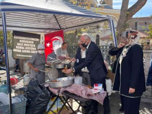 AK Parti Efeler İlçe Başkanlığından 10 Kasım dolayısıyla lokma hayrı