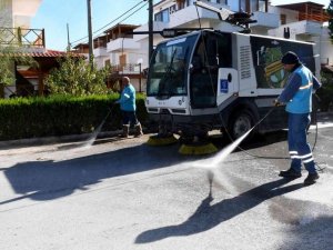 Karaova Mahallesi’nde temizlik çalışması gerçekleştirildi