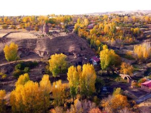 Tarihi şehir Ahlat’ta sonbahar manzaraları görenleri mest etti