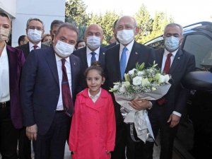 Kılıçdaroğlu’ndan Böcek’e nazar boncuğu