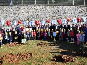 Başkan Yazıcı, çocuklar ile birlikte fidan dikti