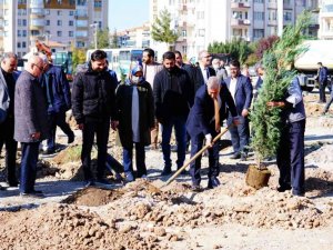 Yeşilyurt Belediyesi’nden bin fidan desteği
