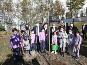 Miniklerden ağaç dikme seferberliği