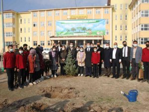 Malazgirt’te fidan dikimi