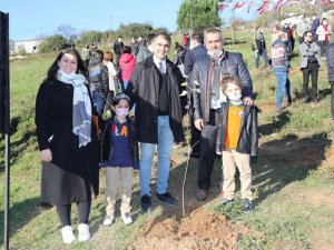 Sultangazi Belediyesi öğretmenlere dev bir ‘Hatıra Ormanı’ armağan etti