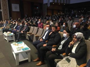 Esenler Belediyesi’nden Hülya Koçyiğit’e onur ödülü