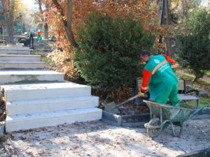 Çankaya parklarına sonbahar bakımı