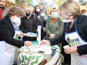 Cam atma kumbaraları renklendirildi