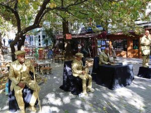 Tunceli’nin değerleri canlı heykel performansıyla yaşatılıyor
