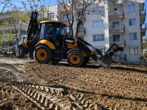 Kuşadası Belediyesi, ilçedeki yeşil alanları arttırıyor