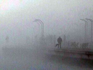 İstanbul Boğazı siste adeta kayboldu