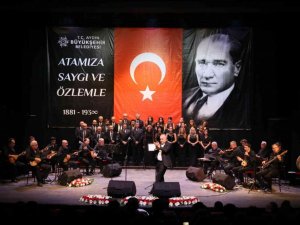 Büyükşehirin Türk Halk Müziği Korosu Atatürk’ü türkülerle andı