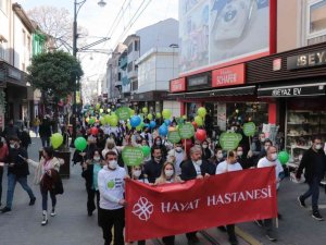 Sağlıkçılar "Hareket berekettir" sloganıyla yürüdü