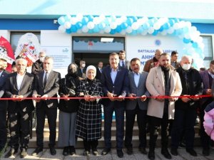 Ahmet Kekeç semt kütüphanesi yoğun katılımla açıldı