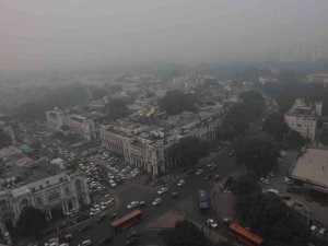 Hindistan’da tehlikeli seviyeye yükselen hava kirliliği eğitime ara verdirdi