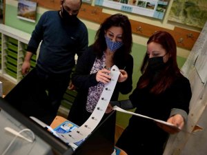 Bulgaristan’da halk parlamento ve cumhurbaşkanlığı seçimi için sandık başına gitti