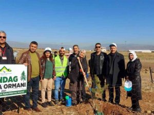 Bingöl depremlerinde hayatını kaybedenler için fidan dikildi