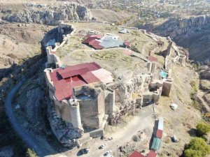Harput Kalesi’nin tarihi çıkan buluntular ile 2 bin 200 yıl geriye gitti