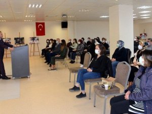 Sağlık personeline Yenidoğan Canlandırma Programı eğitimi