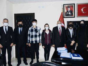 İnönü Anadolu Lisesi öğrencilerinden Başkan Bozkurt’a teşekkür ziyareti