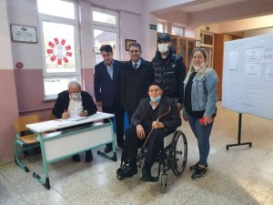 Bursa’da yaşayan hayırsever işadamı kendi yaptırdığı okulda oyunu kullandı