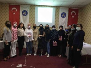 Gençler kendi aralarında bilgilerini yarıştırdı