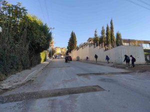 5 ay önce asfalt attılar, yeniden kazdılar