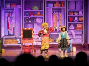 Mersin Şehir Tiyatrosu sanatseverlerden büyük ilgi görüyor