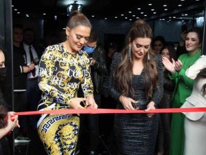 Demet Akalın, güzelliğinin sırlarını Denizlili kadınlarla paylaştı