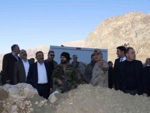 Siirt Valisi Hacıbektaşoğlu köylerde sorun dinledi