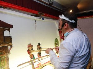 Öğrenciler Hacivat Karagöz’ü izledi