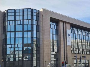 AB, yeni atanan 4 Suriyeli bakanı kara listeye aldı