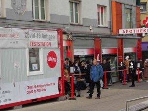 Avusturya’da aşısızlara yönelik sokağa çıkma kısıtlaması yürürlüğe girdi