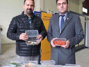 Van balığı elektromanyetik dalgalarla çalışan makinelerde kurutuluyor