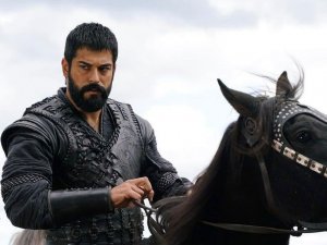 Oyuncu Burak Özçivit hakkında 4 yıl 1 ay hapis talebi