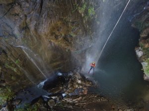 Döngel Mağaralarına ilk ip inişi gerçekleştirildi