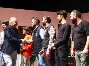 Tiyatro keyfi Büyükşehir Şehir Tiyatrosu ile yaşanıyor