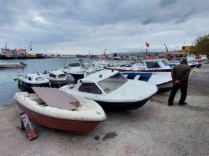 Marmara Denizi ulaşımına poyraz engeli: Çok sayıda balıkçı limana döndü
