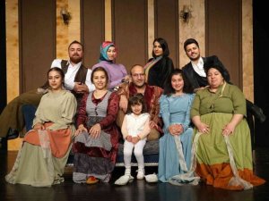 EBB Şehir Tiyatrosu perdelerini “Zoraki Tabip” ile açtı